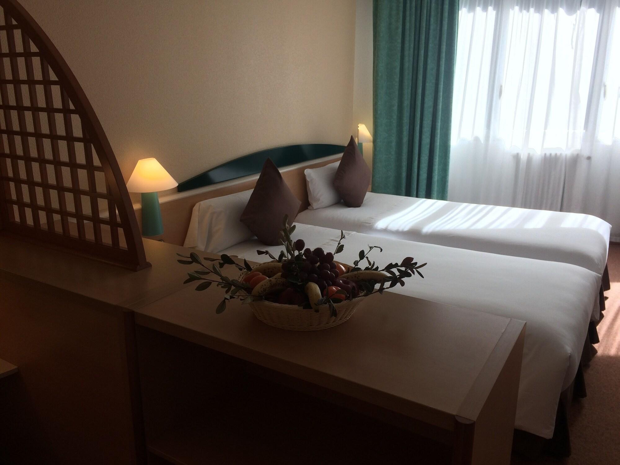 Hotel Tropical Escaldes Buitenkant foto